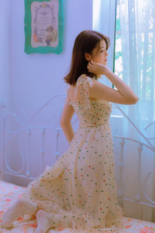 举目见日，却不见你